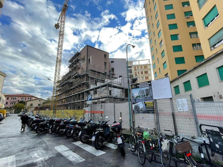 Altri tre mesi per il palazzo all'Attias. Ecco case fino a 500.000 euro e negozi