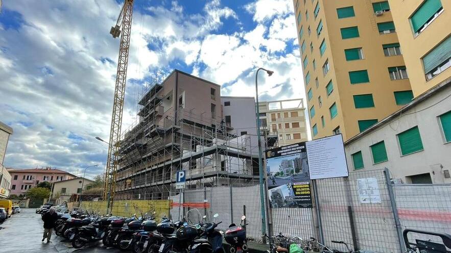 Altri tre mesi per il palazzo all'Attias. Ecco case fino a 500.000 euro e negozi