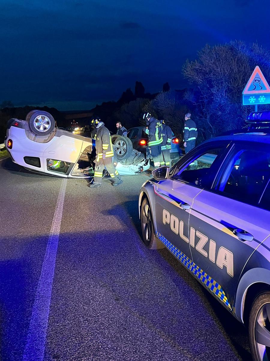 Scontro frontale per un colpo di sonno sulla provinciale Sassari-Uri: in ospedale una donna