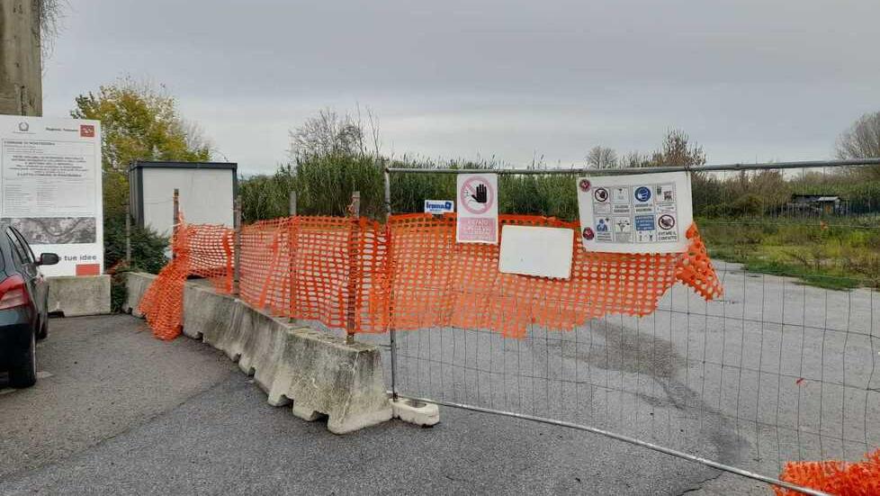 Pontedera, fermi i lavori alla ciclabile per salvare i posti delle auto