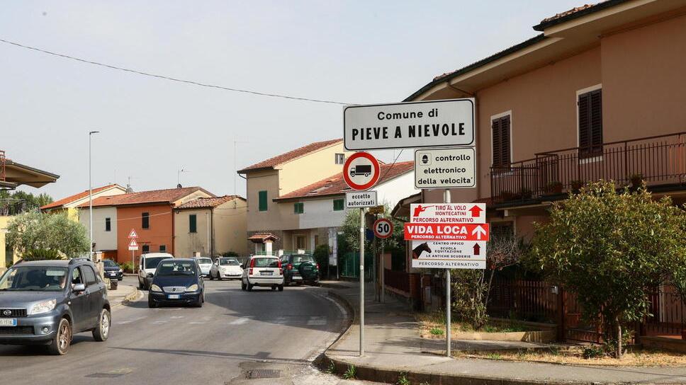 L'’ingresso a Pieve a Nievole dove si sono verificati numerosi furti negli ultimi giorni (foto d’archivio)