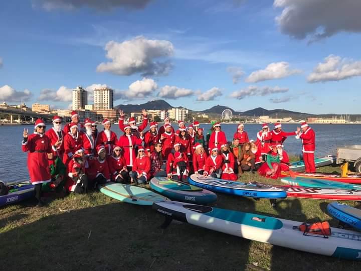 Olbia, Babbo Natale arriva dal mare a bordo di sup, kayak e canoe