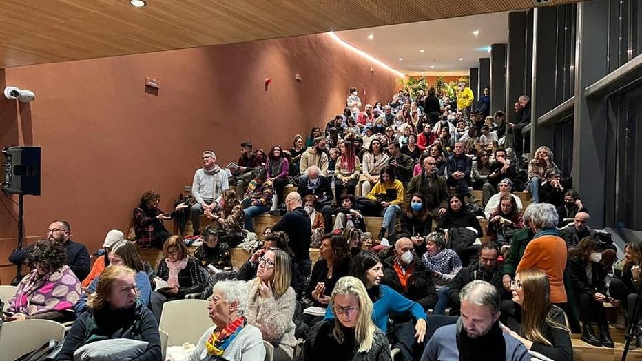 ll pubblico presente durante uno degli eventi della prima giornata di “A Natale libri per te” a Peccioli