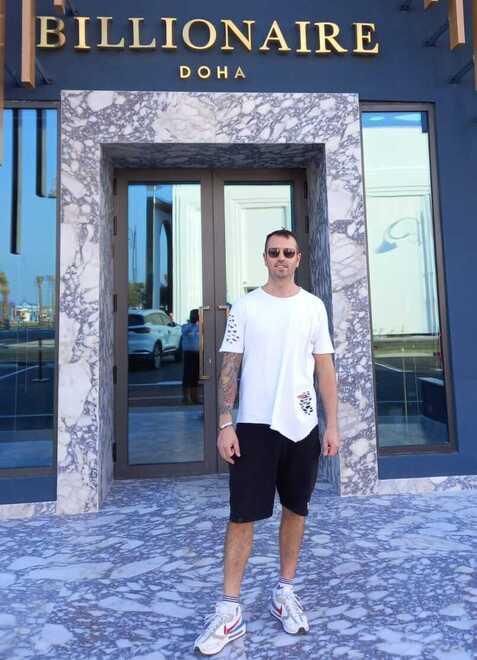 Marco Donati davanti al Billionaire di Doha sull’isola Al Maha