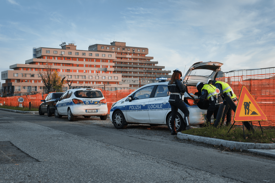 Modena, controlli nel quartiere 2:  multati sette negozi multati e numerosi automobilisti