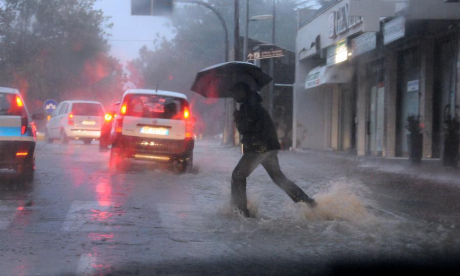 In arrivo pioggia e vento: per sabato 10 allerta meteo arancione in Sardegna