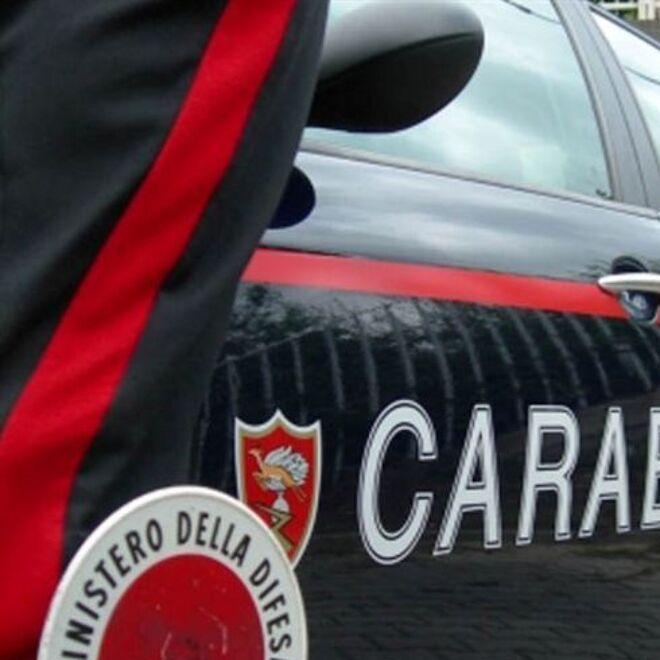 Ferrara, cliente agitato nel ristorante lancia ghiaccio e ferisce una donna