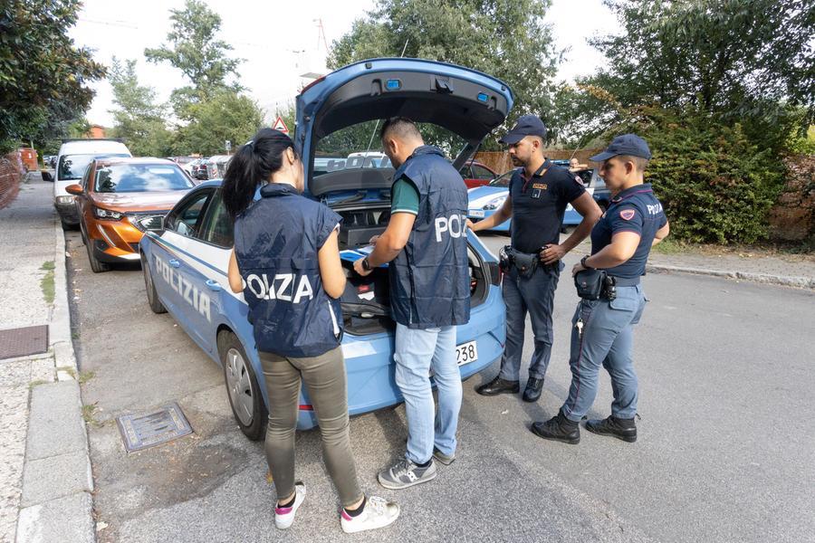 
	Agenti della polizia di Stato (foto d'archivio)

