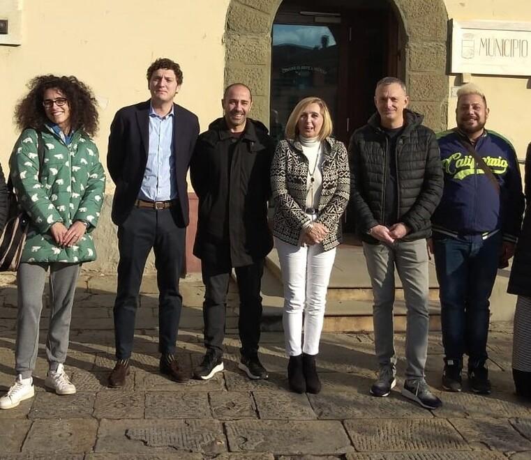 Non ci saranno luminarie in centro: i soldi saranno usati per le bollette delle famiglie
