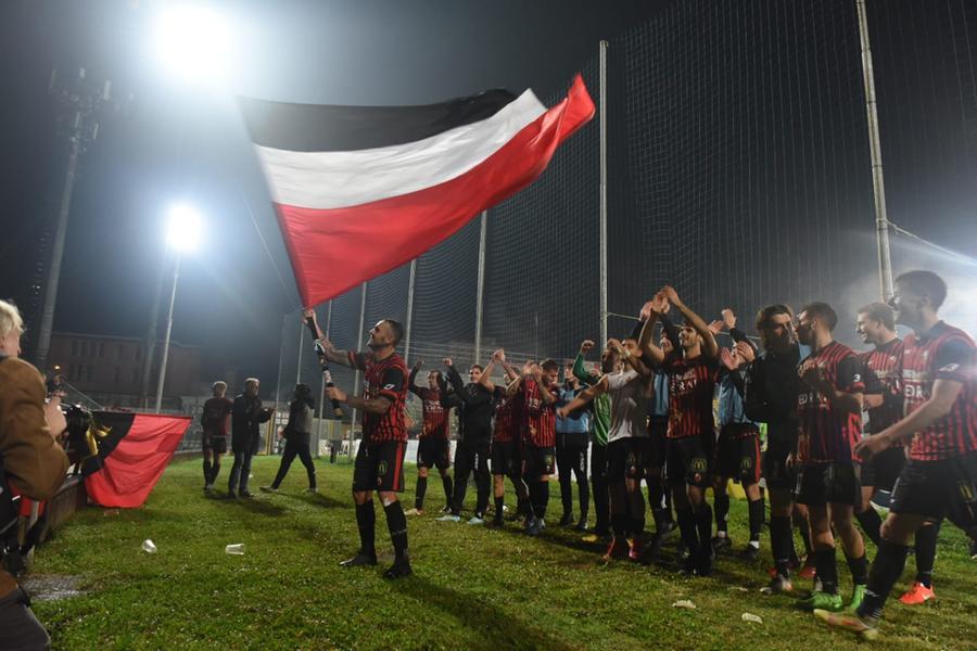 Lucchese in rimonta: due gol nel finale valgono il derby con la Carrarese