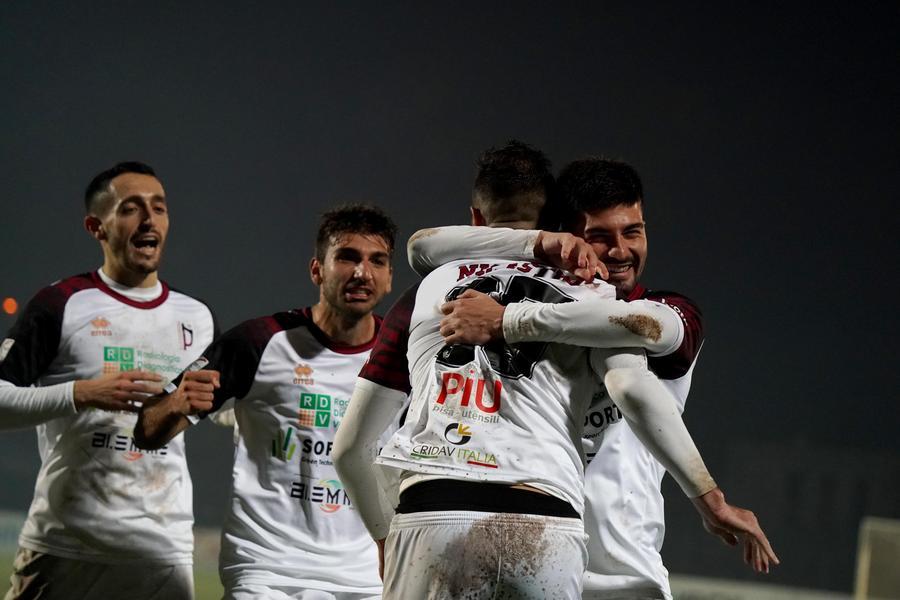 
	L'esultanza dei giocatori del Pontedera dopo il secondo gol di Nicastro nel match contro la Fermana vinto per 2-1

