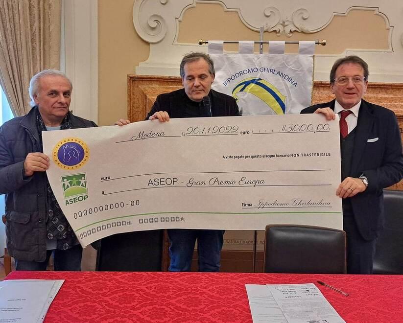 Ippodromo di Modena, la festa Pd tra le novità «Ma ci servono fondi per ripartire»