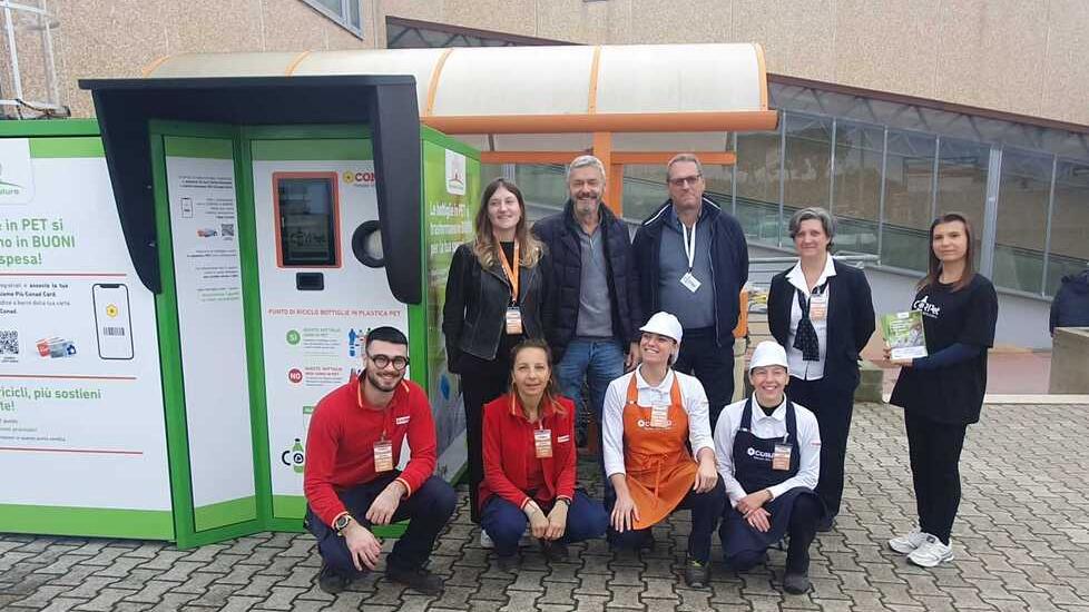 Buoni spesa per chi ricicla la plastica negli eco-compattatori: ecco come funziona