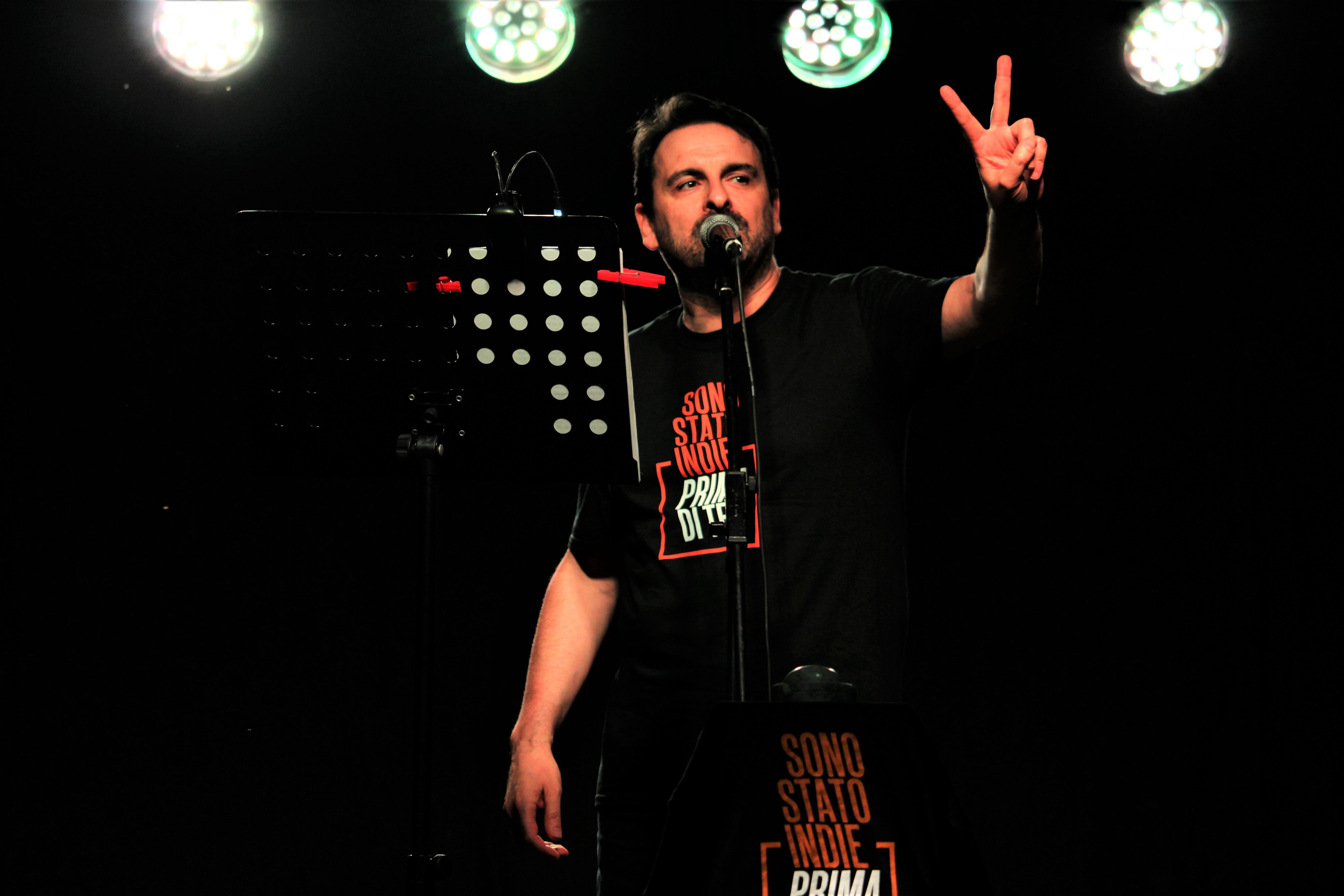 Il tour di Max Collini si chiude in Cavallerizza