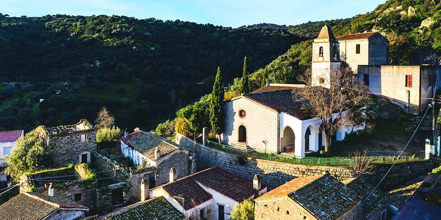 Presepi, concerti e feste per i bimbi: Lollove diventa il borgo di Natale