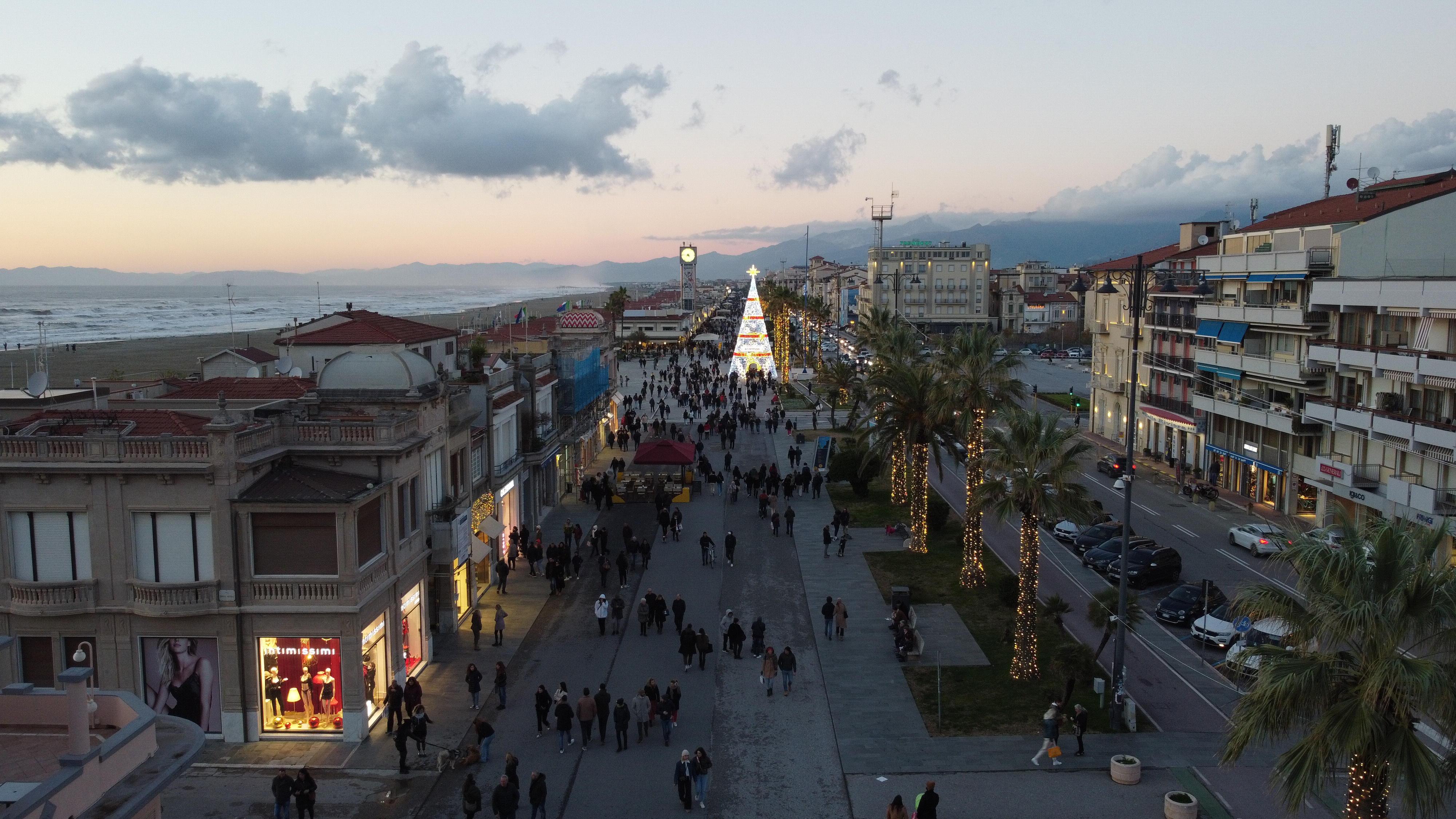 Spiagge e hotel, più 10% di presenze: «Versilia come prima del Covid»