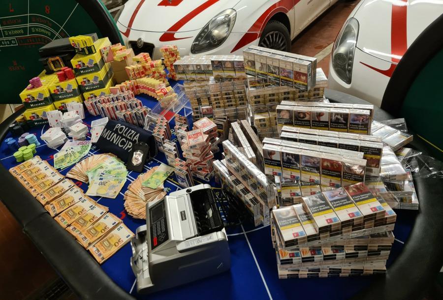 
	Il denaro e le sigarette trovate in via del Molinuzzo

