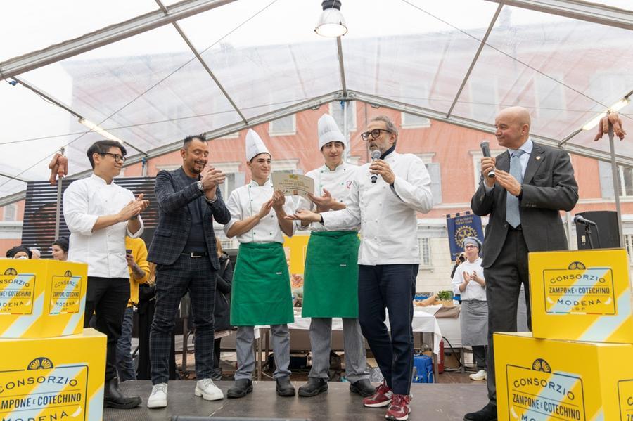 Modena, la festa di piazza Roma per gli «Chef di domani» Vince lo Spallanzani