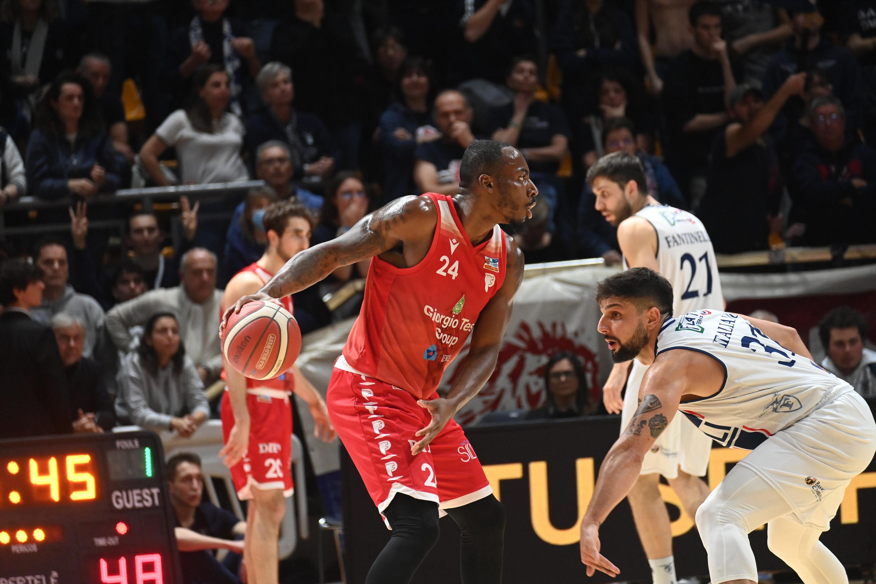 Pistoia cade al PalaDozza