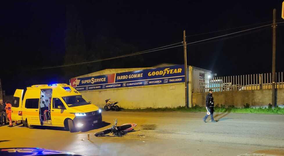 Sassari, scontro auto-moto: ferito un 16enne, l'investitore scappa dopo lo schianto