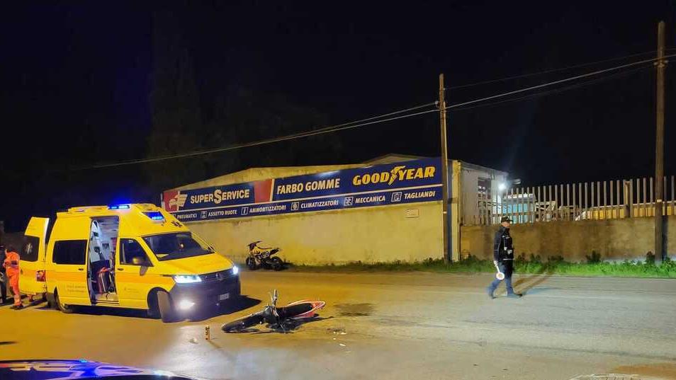 Sassari, scontro auto-moto: ferito un 16enne, l'investitore scappa dopo lo schianto
