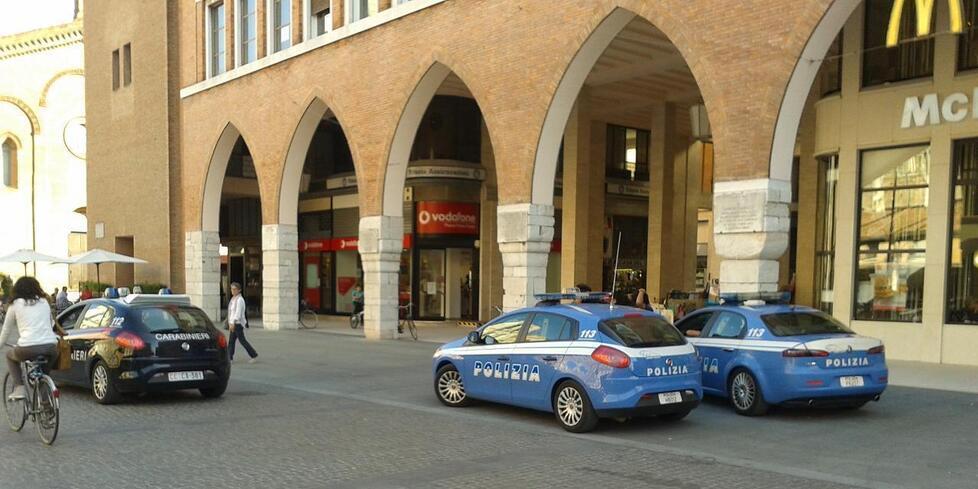 Ferrara, espulsi per un anno dai locali
