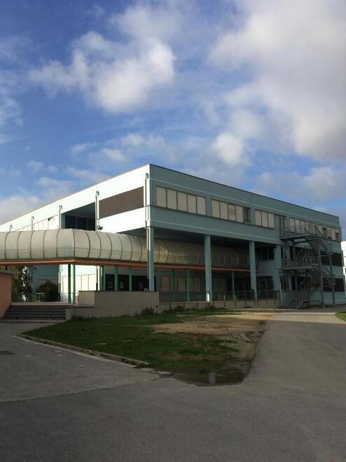 Aule al freddo, a Pontedera studenti in sciopero fuori dalle aule: «Serve un nuovo impianto»