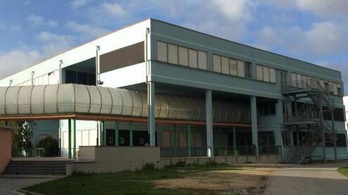 Aule al freddo, a Pontedera studenti in sciopero fuori dalle aule: «Serve un nuovo impianto»