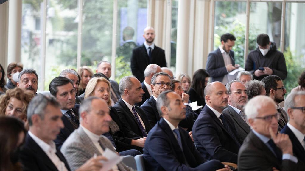 Unrae presenta alla Luiss Business School analisi dati mercato auto