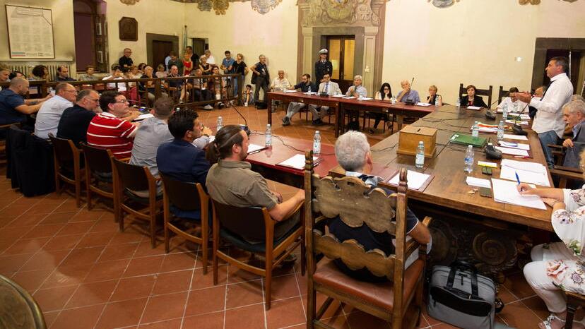 Presunta incompatibilità del sindaco Giurlani: la questione finisce in procura