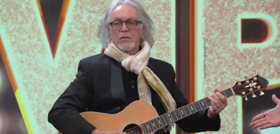 
	Riccardo Fogli all'interno della casa del Grande Fratello Vip

