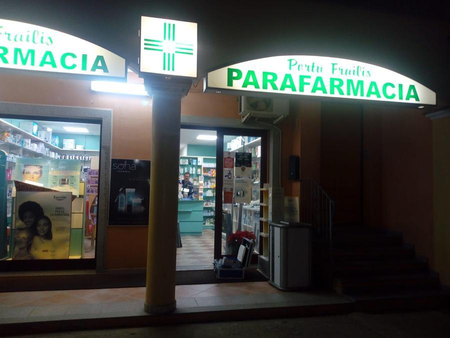Rapina a mano armata in una parafarmacia a Porto Frailis: il titolare resta ferito nella colluttazione con i banditi