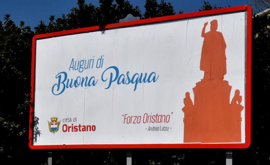 
	Uno dei manifesti che la ditta Publicem regal&ograve; al sindaco Andrea Lutzu per la Pasqua del 2021

