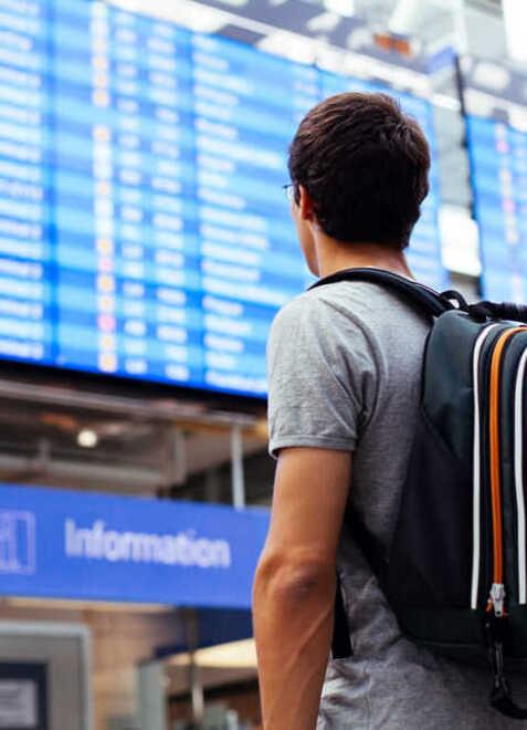 Emilia Romagna I giovani fuggono all’estero La sfida: riportiamoli a casa 