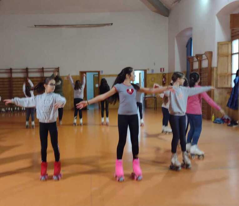 Nuoro, corre veloce sui pattini a rotelle il sogno di quaranta giovani atlete 