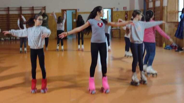 Nuoro, corre veloce sui pattini a rotelle il sogno di quaranta giovani atlete