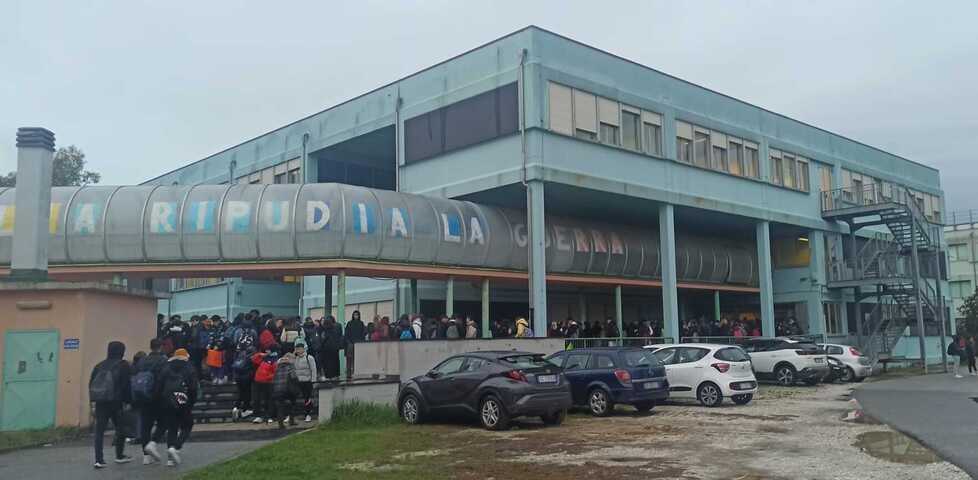 Aule dello scientifico al gelo, il preside sospende alcune attività