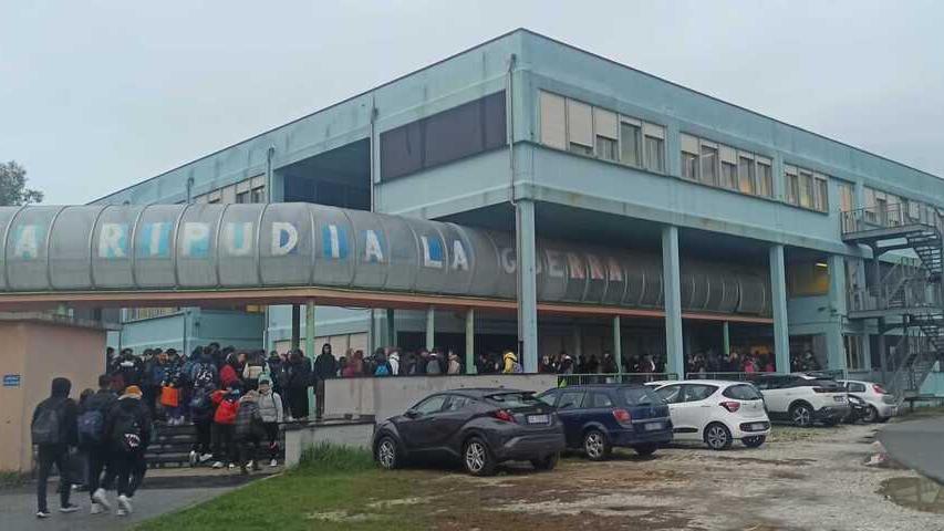 Aule dello scientifico al gelo, il preside sospende alcune attività