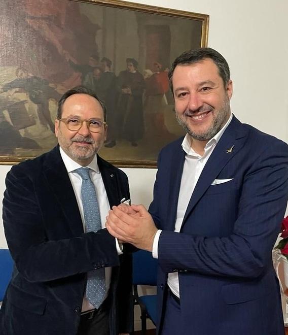 Il Ministro Salvini blinda il sindaco di Massa: «La fiducia  è totale»