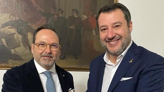 Il Ministro Salvini blinda il sindaco di Massa: «La fiducia è totale»