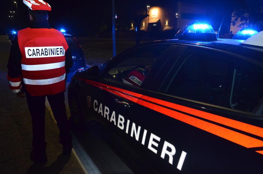 Modena, va in giro con una mazza di 48 centimetri in auto. Denunciato