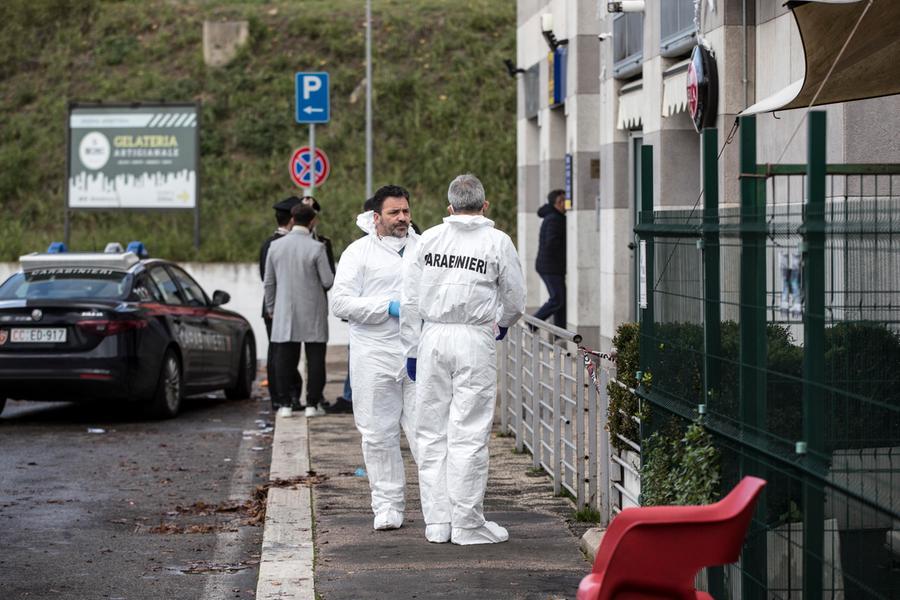
	I carabinieri dopo la sparatoria di Fidene

