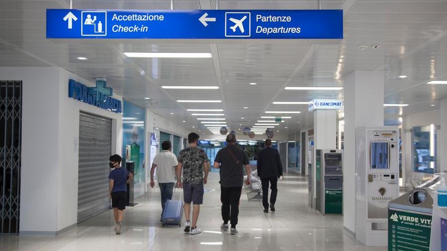 Aerei, denuncia all’Antitrust dei parlamentari sardi: “Speculazione in atto sui costi dei voli”