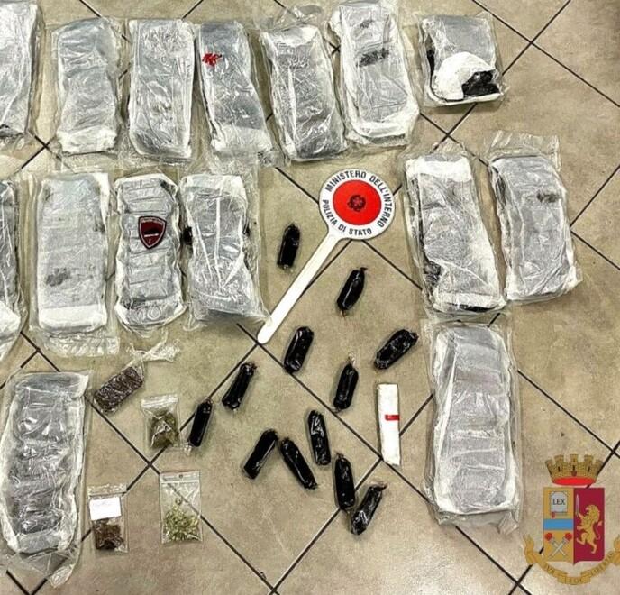 Arrestato con 24 chili di droga