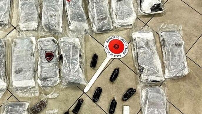 Arrestato con 24 chili di droga