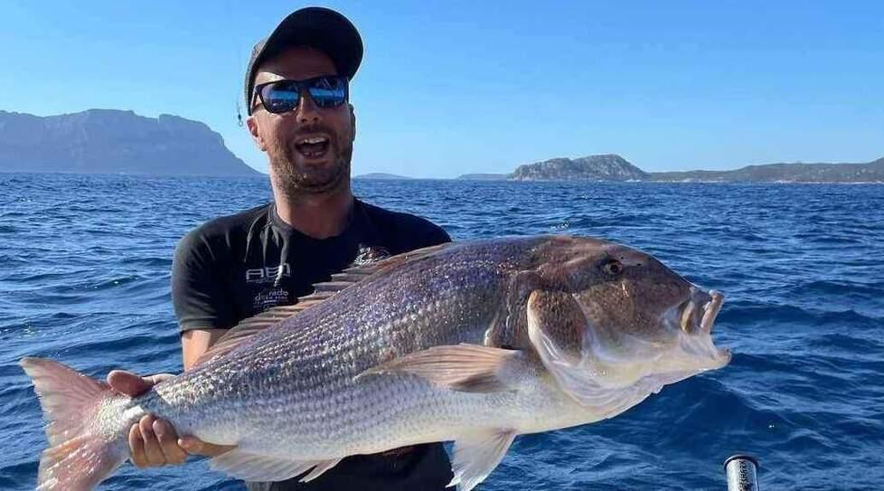 Tragedia all'isola delle Bisce, lutto cittadino a Golfo Aranci per il funerale di&nbsp;Tommy di Chello