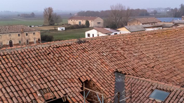 Ambrogio, tetto crollato. La Pro Loco: «Siamo in difficoltà, fate presto»