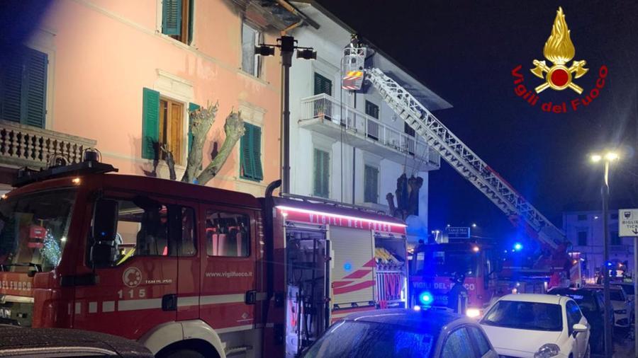 Fiamme nella notte in un albergo a Montecatini