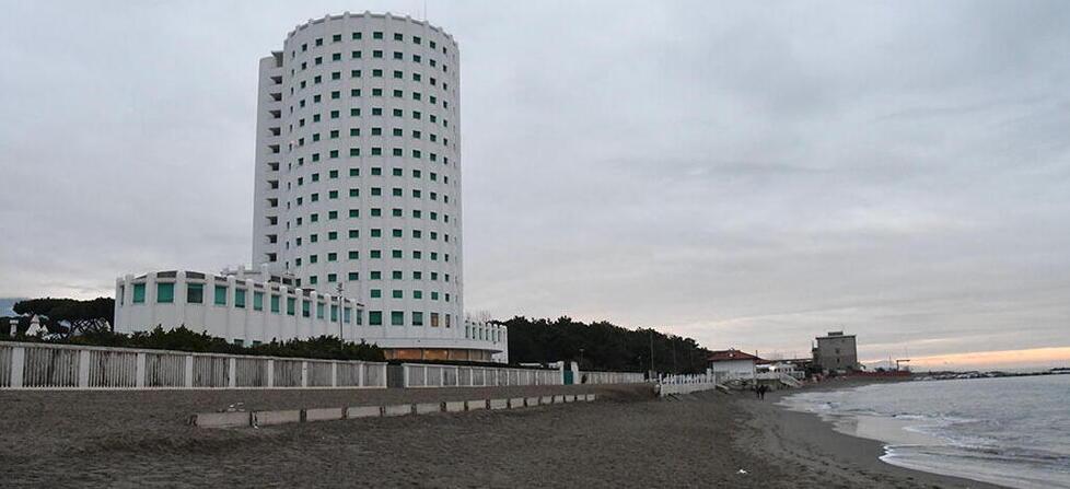 La spiaggia davanti alla Torre Fiat