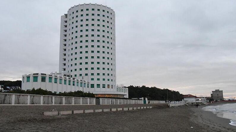 La spiaggia davanti alla Torre Fiat